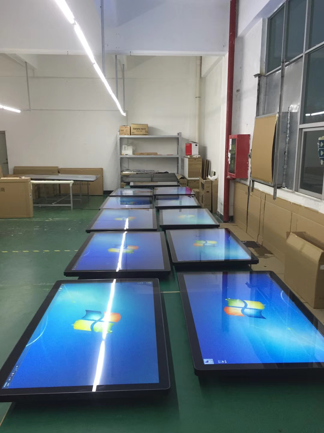 Pantalla LCD montada en la pared de 65 pulgadas