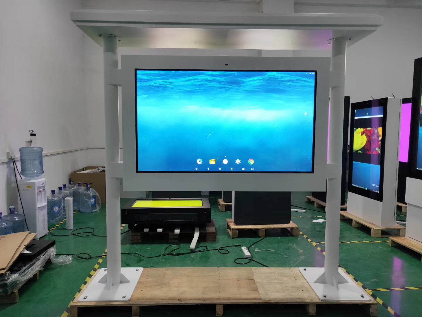 Pantalla LCD de pie de 65 pulgadas