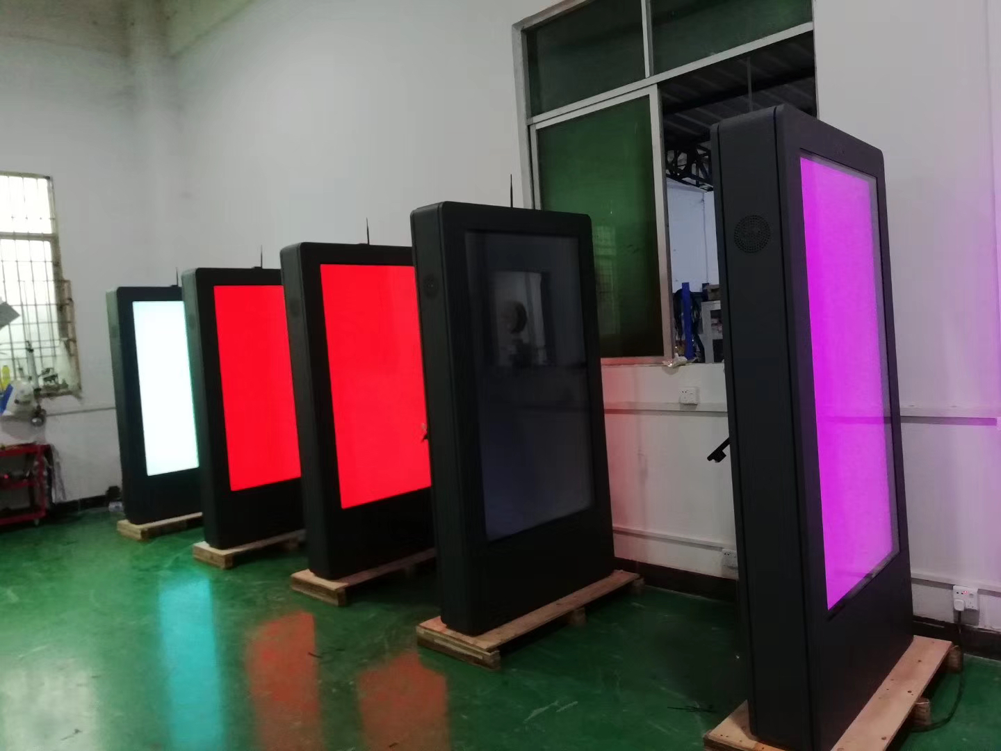 Pantalla LCD de pie de 85 pulgadas