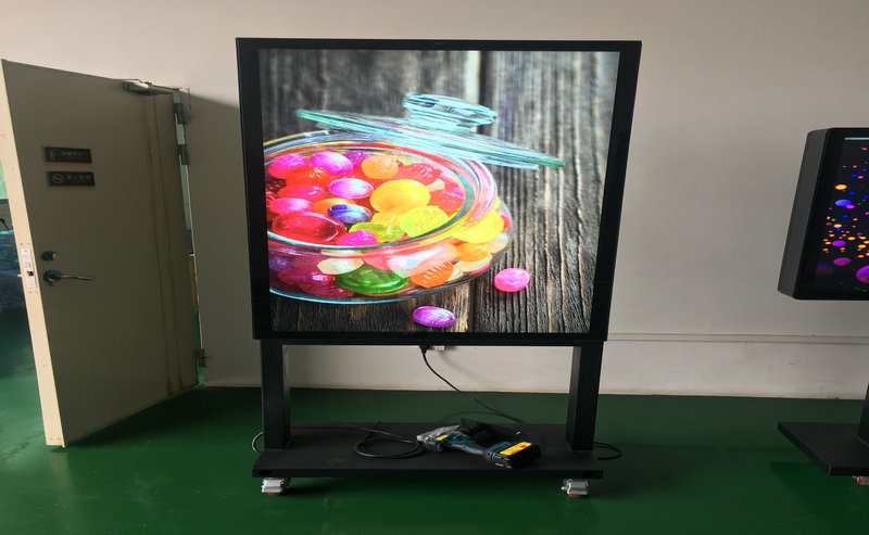 Pantalla LCD ultrafina de pie para exteriores