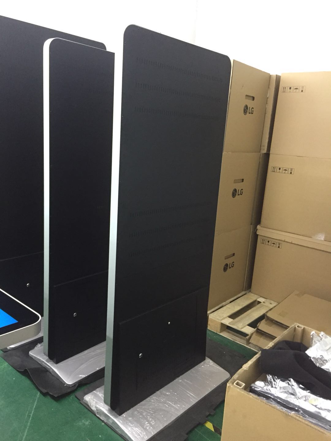 65 inches standing lcd display