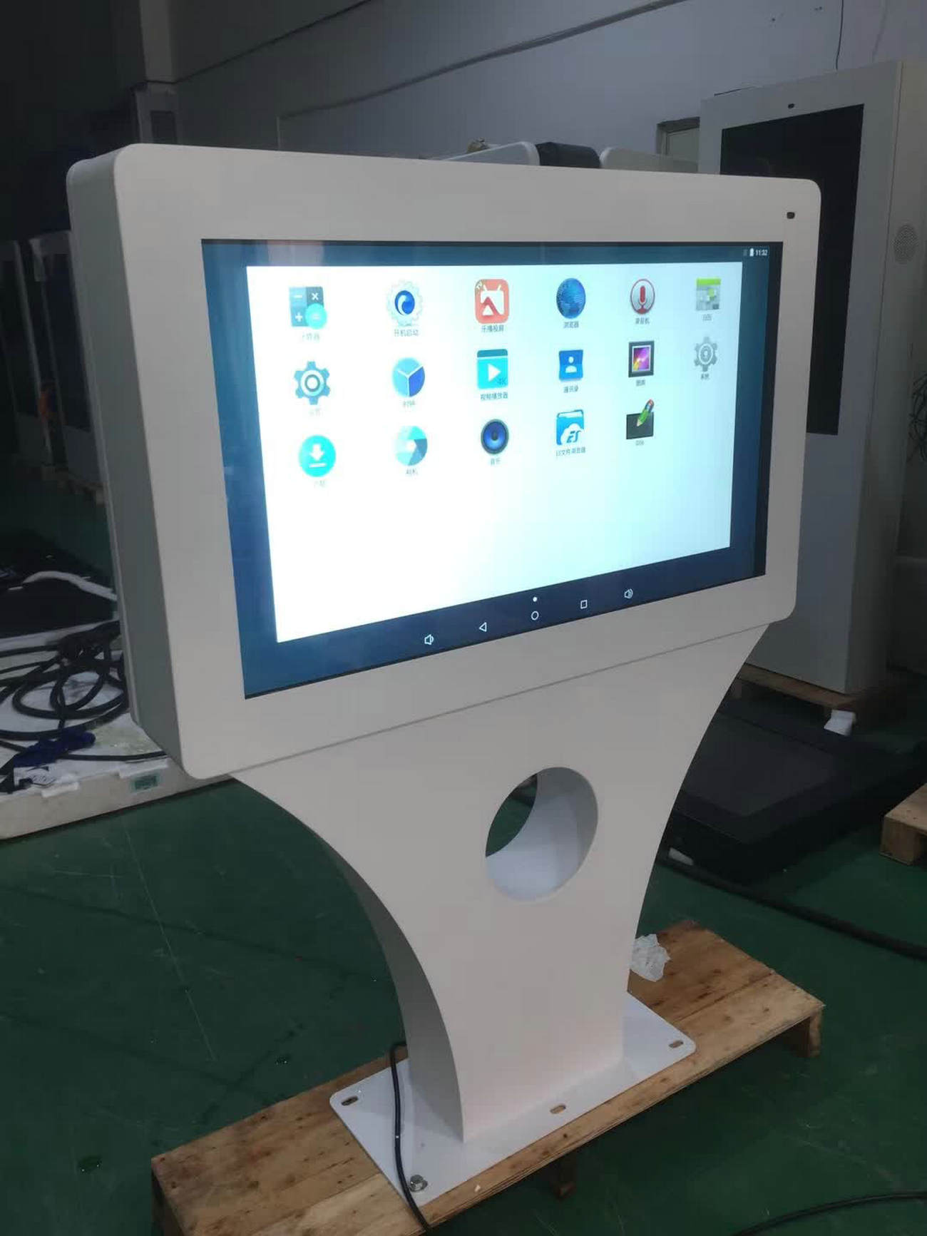 Customized outdoor standing display