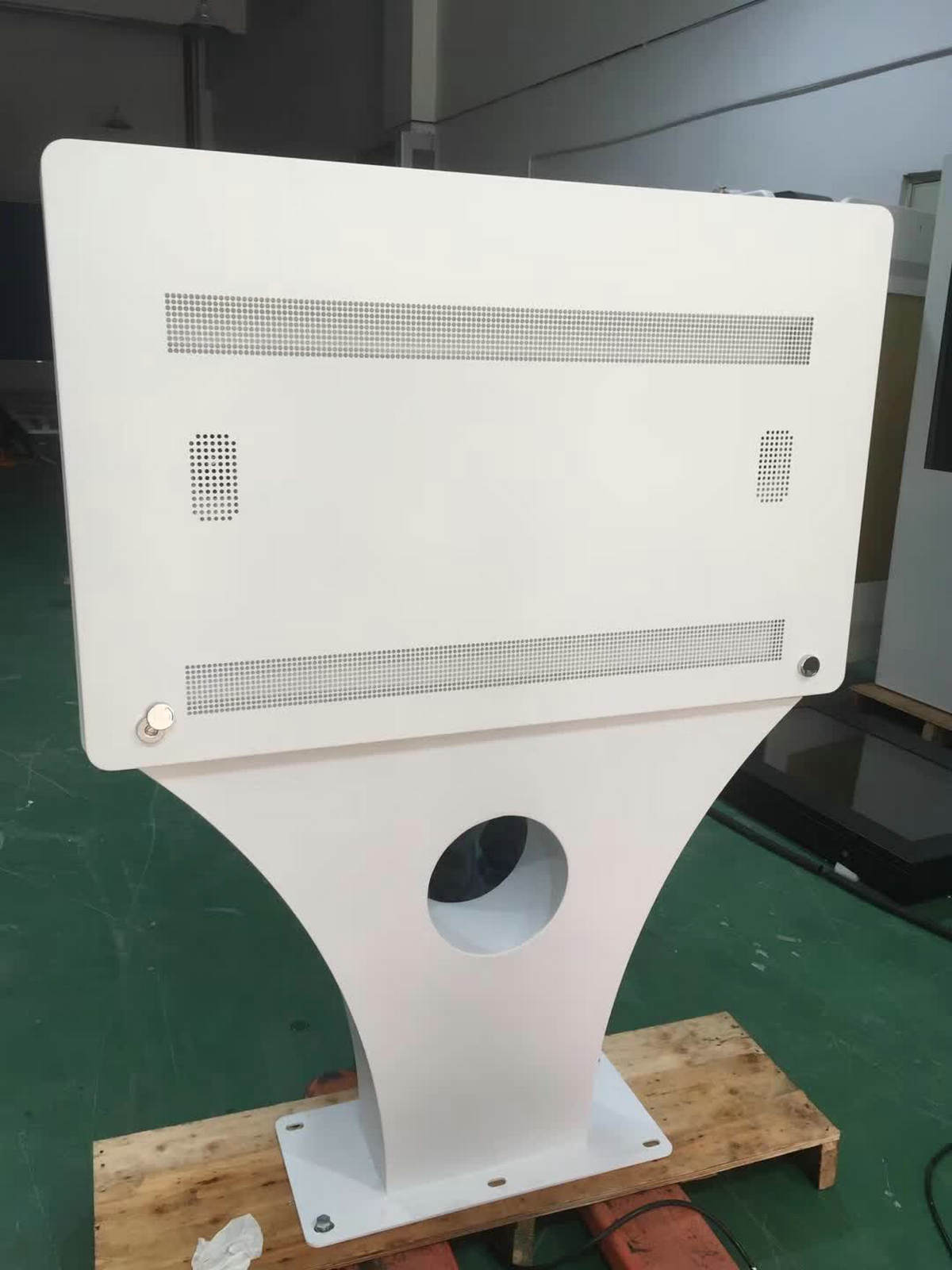 Customized outdoor standing display