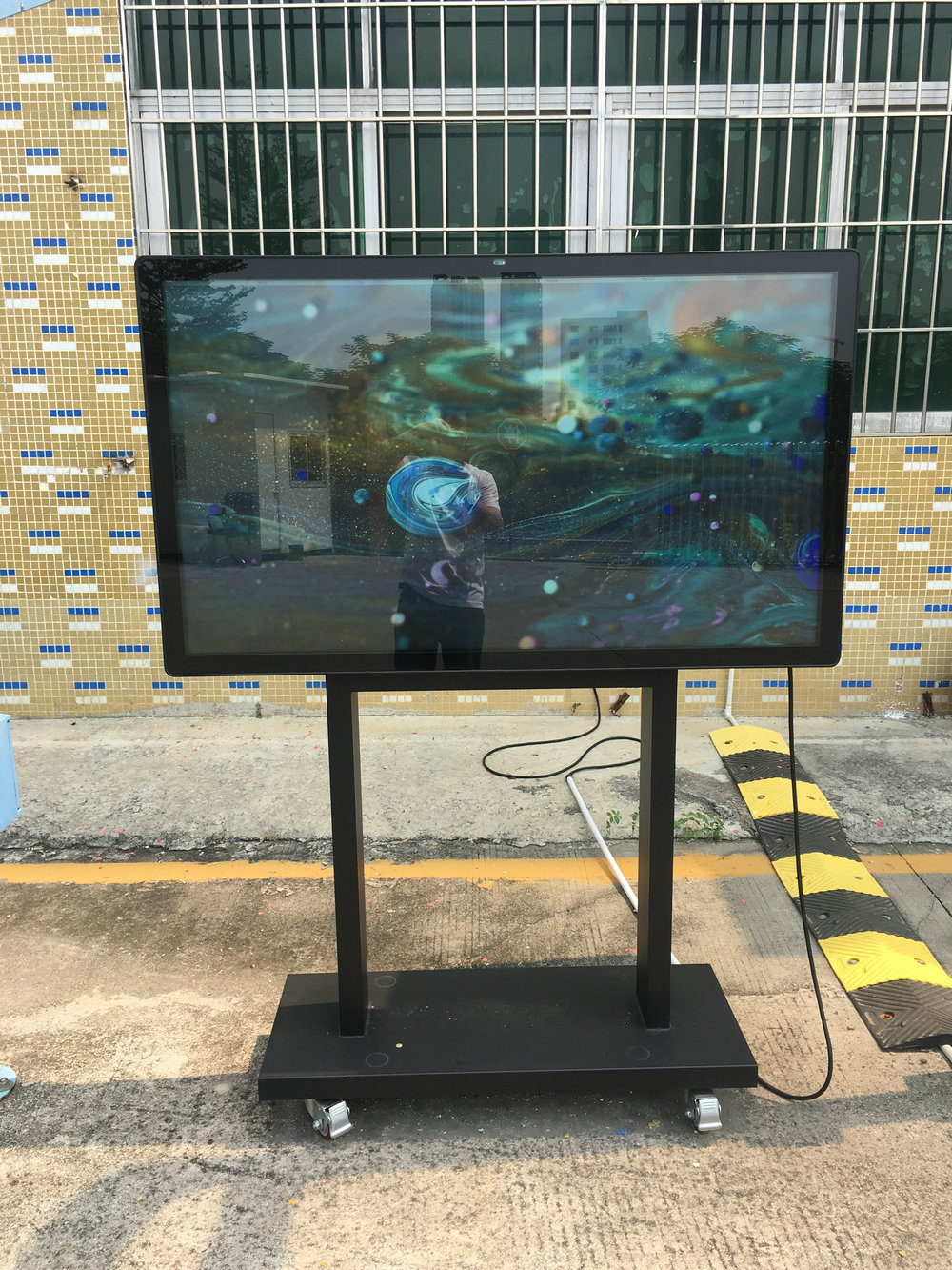 Ultra thin outdoor standing lcd display